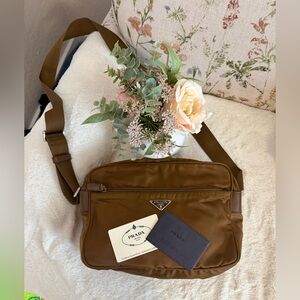 🩷Stunning Prada Re-nylon messenger bag🩷